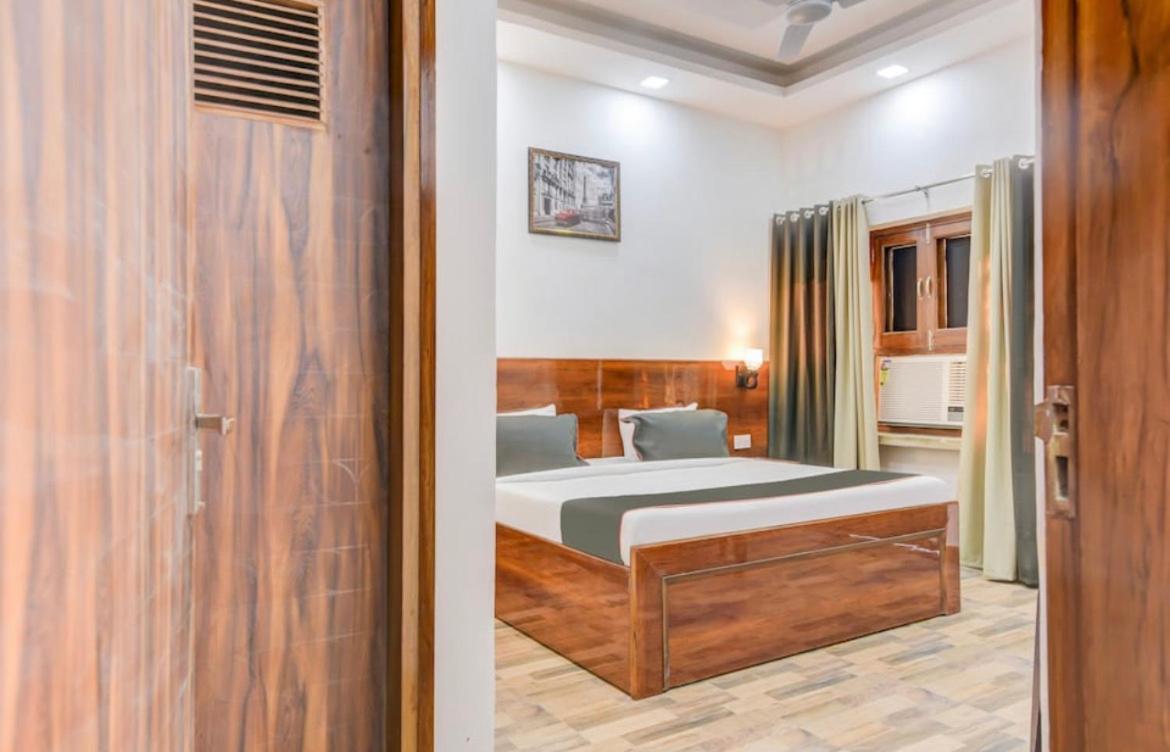 Golden House Guest house *