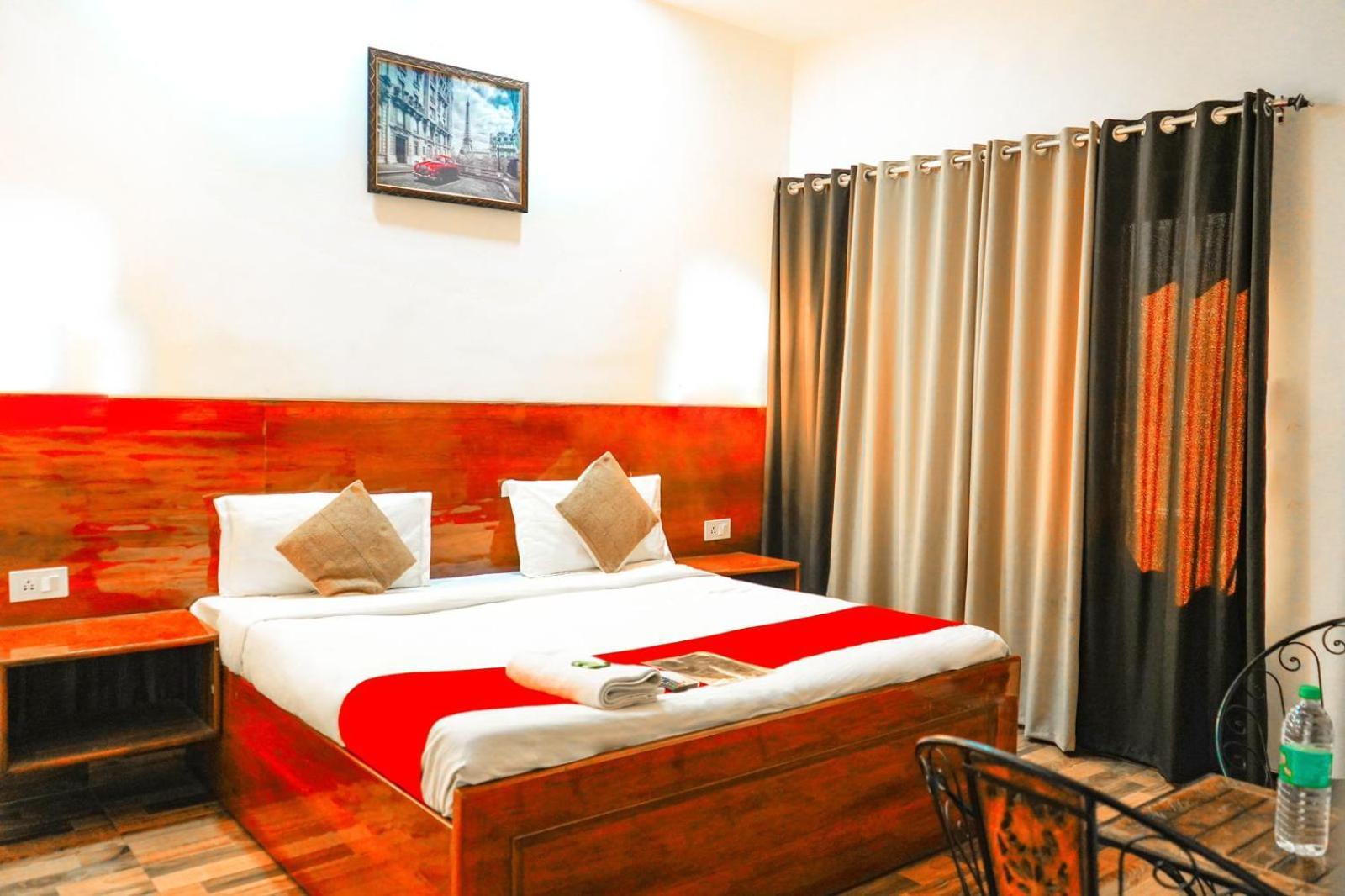 Golden House Guest house *